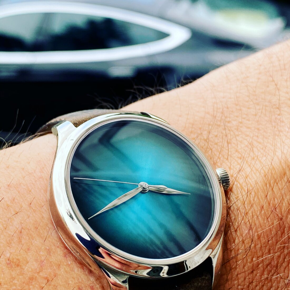 H. Moser & Cie. Endeavour Centre Seconds Blue Lagoon